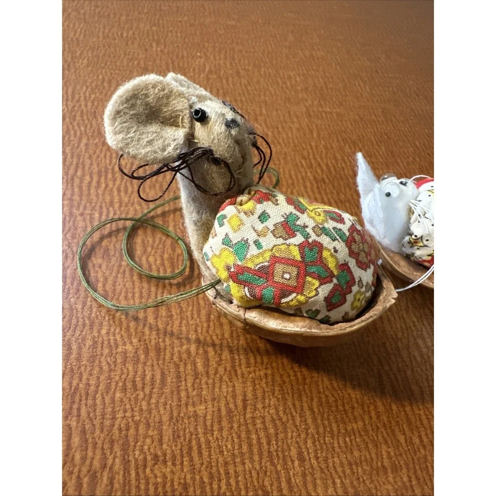 Vtg Set Of 2 Mouse In Shell Handmade Christmas Ornaments Felt Walnut Vtg Fabric‎